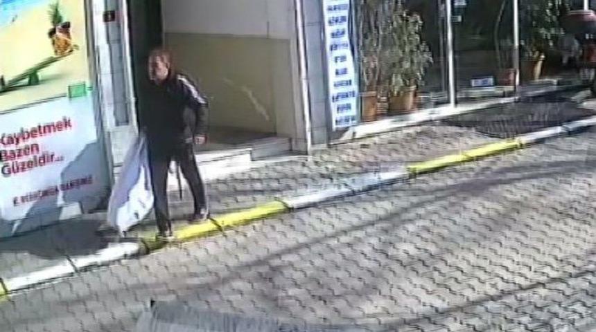 (&ouml;zel Haber) Emlak&ccedil;ıya T&uuml;fekle Saldıran Ev Sahibinin G&ouml;r&uuml;nt&uuml;leri Ortaya &Ccedil;ıktı