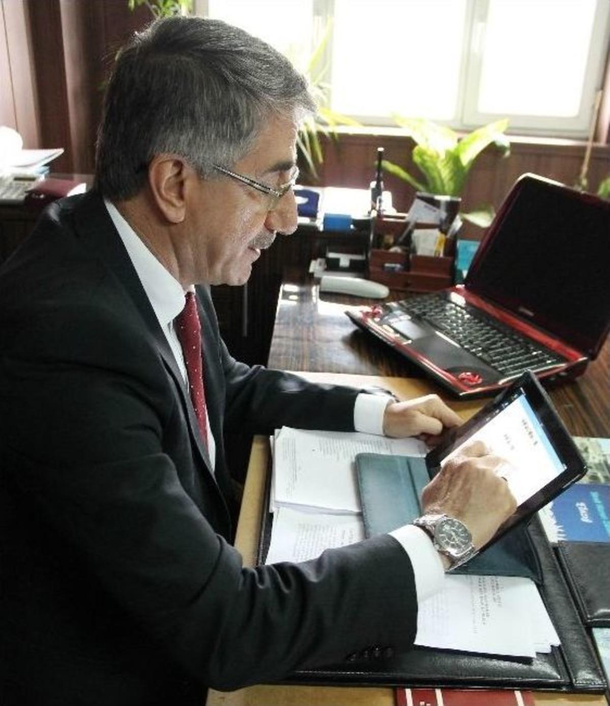 Başkan Yanılmaz, Sosyal Medyayı Hizmet İ&ccedil;in Kullanıyor