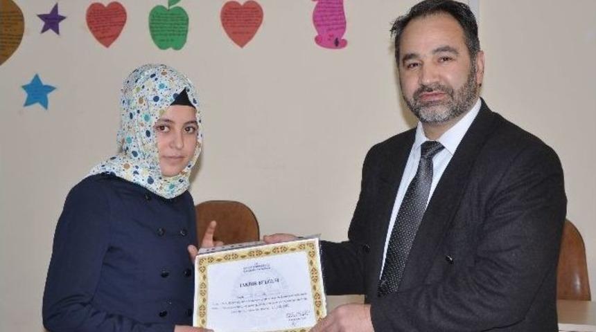 Erdemli&rsquo;de Kur&rsquo;an Kursu &Ouml;ğrencileri Karnelerini Aldı