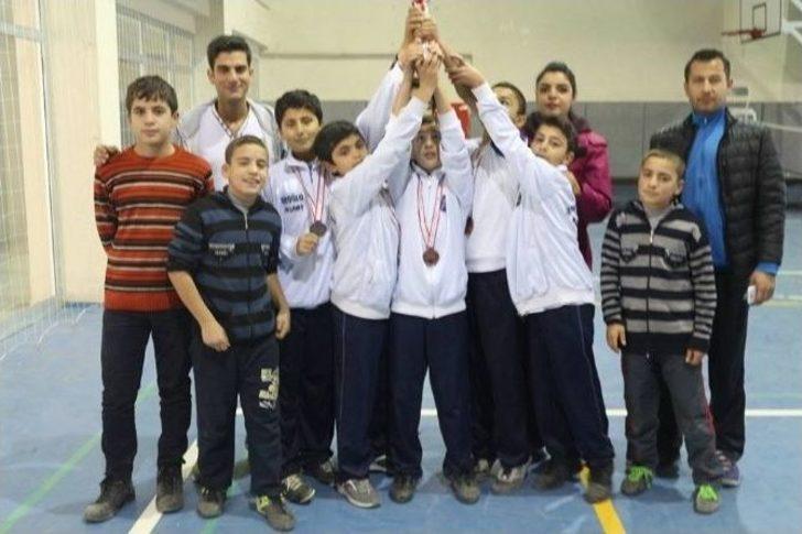 Yıldız Erkeklerde Badmintonun Şampiyonu Mehmet Uluğcan Ortaokulu Oldu