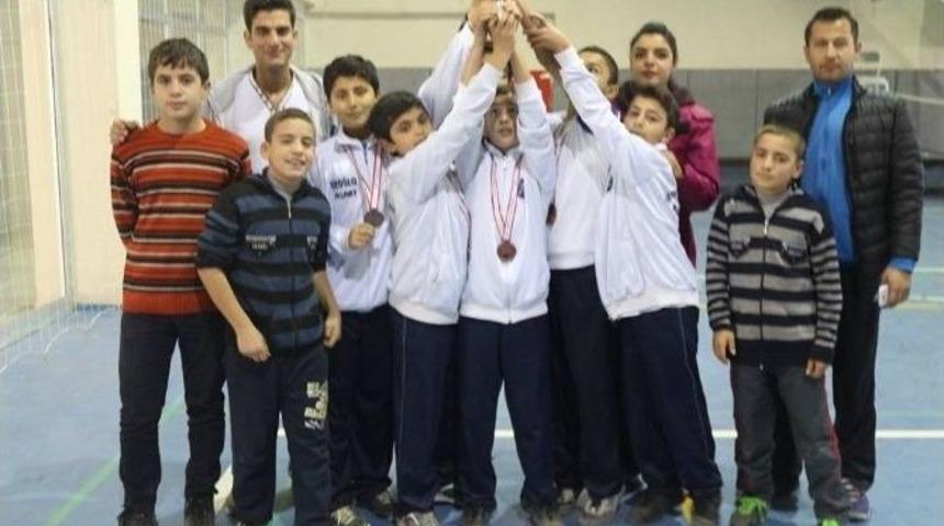 Yıldız Erkeklerde Badmintonun Şampiyonu Mehmet Uluğcan Ortaokulu Oldu