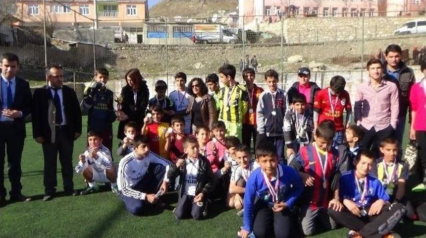 Kulp&rsquo;ta Futbol Turnuvası Sona Erdi