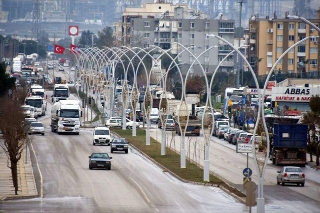 Aliağa Belediyesinden İnönü Caddesine Estetik Dokunuş