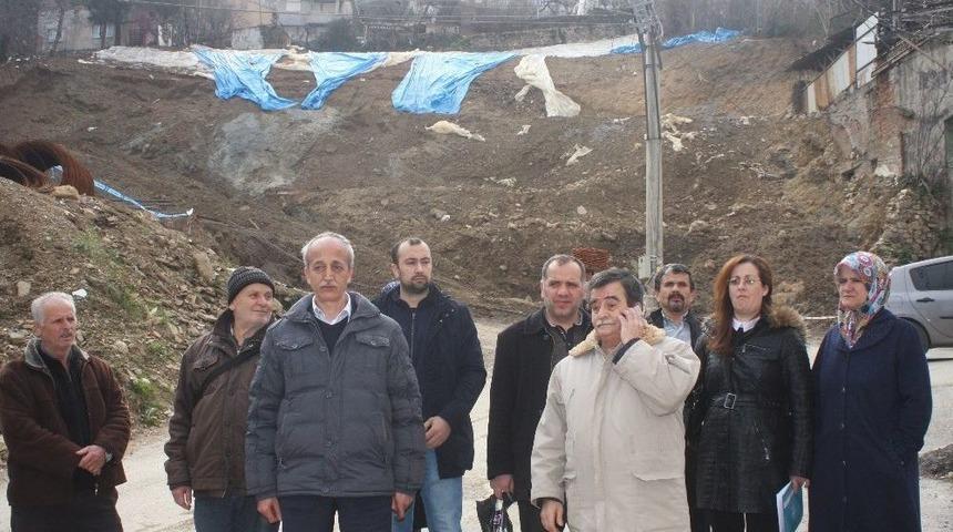 Heyelan Bölgesindeki Mahalle Sakinleri Kesin Çözüm Bekliyor