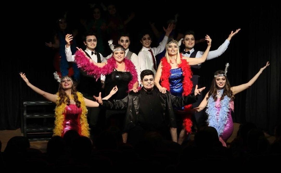 Bayraklı Bu Tiyatroyu Sevdi