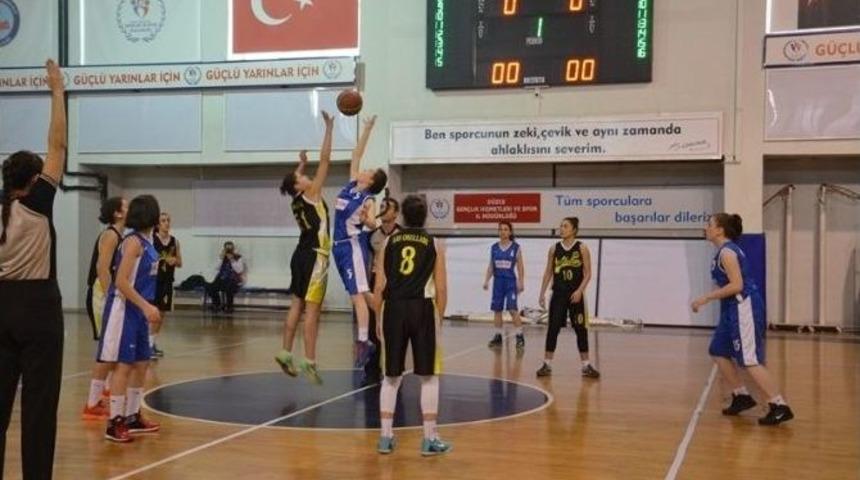 Basketbol Grup M&uuml;sabakaları Sona Erdi