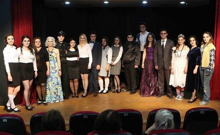 Bayraklı Bu Tiyatroyu Sevdi G1