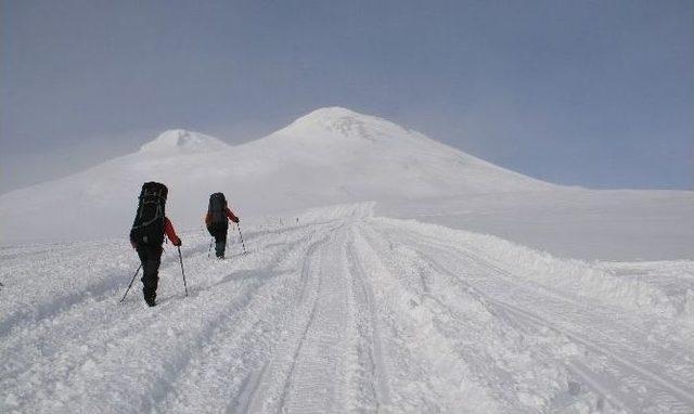 Avrupa&rsquo;nın Zirvesine T&uuml;rk Bayrağı Dikti 2