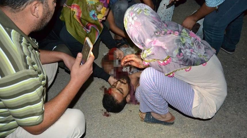 Cadde &Uuml;zerinde Y&uuml;r&uuml;yen Gence Bı&ccedil;aklı Saldırı