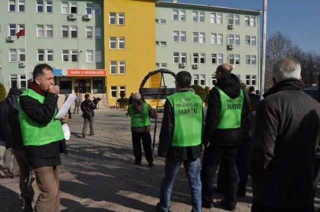 Termik Santrale Olumlu Rapor Veren Müdürlüğe Siyah Çelenkli Protesto