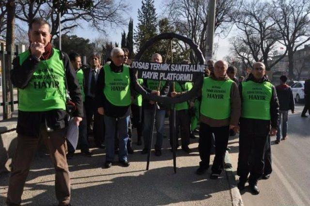 Termik Santrale Olumlu Rapor Veren Müdürlüğe Siyah Çelenkli Protesto