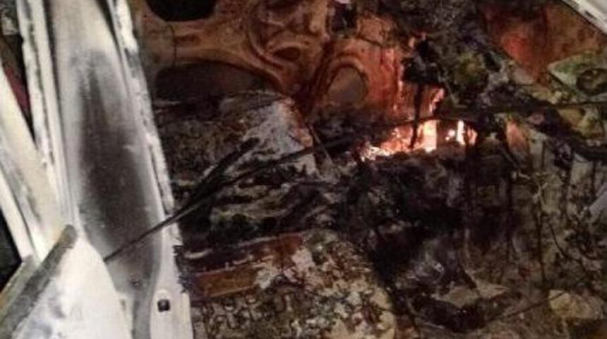 Şırnak&rsquo;Ta Pkk&rsquo;Lı Ter&ouml;ristler, Yol Kesip Ara&ccedil; Yaktı