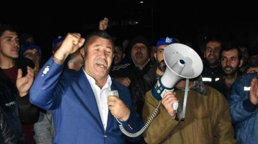 İşten &Ccedil;ıkartılan Arkadaşları I&ccedil;in Eylem Yaptılar