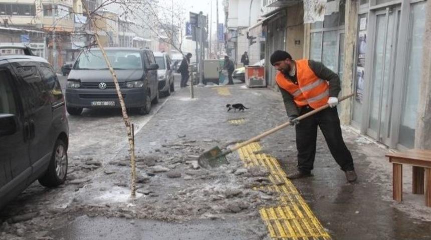 Ardahan Belediyesi Buz Kırma &Ccedil;alışmaları