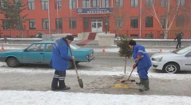 Ardahan Belediyesi Buz Kırma Çalışmaları