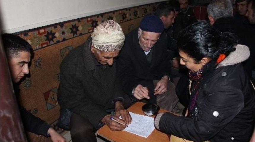 Muş&rsquo;ta &Ouml;calan&rsquo;ın &Ouml;zg&uuml;rl&uuml;ğ&uuml; İ&ccedil;in İmza Toplandı