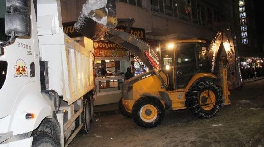 İpekyolu Belediyesi&rsquo;nden Karla M&uuml;cadele &Ccedil;alışması