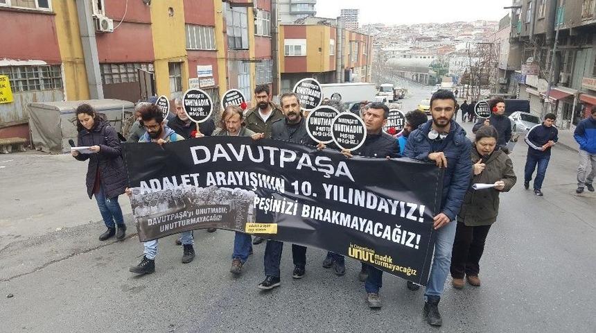 Davutpaşa&rsquo;daki Patlamada &Ouml;len 21 Kişi Karanfillerle Anıldı