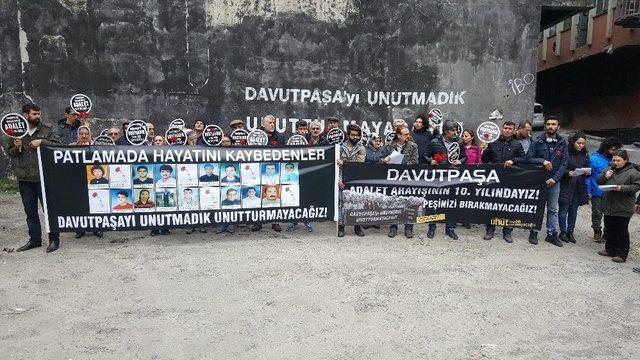 Davutpaşa’daki Patlamada Ölen 21 Kişi Karanfillerle Anıldı