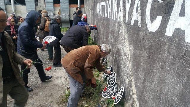 Davutpaşa’daki Patlamada Ölen 21 Kişi Karanfillerle Anıldı