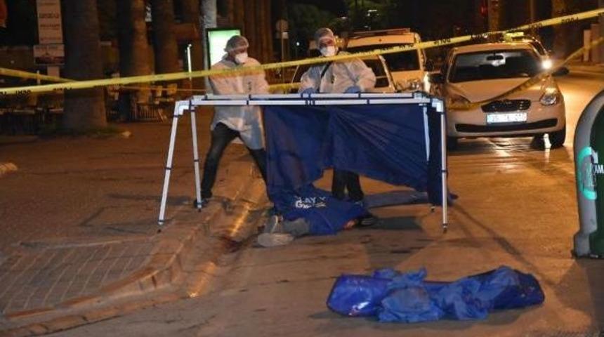 İzmir'de Bı&ccedil;aklı Kavga: 1 &Ouml;l&uuml;, 1 Yaralı
