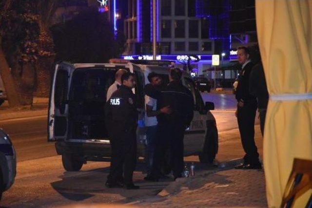 İzmir de Bı&ccedil;aklı Kavga: 1 &Ouml;l&uuml;, 1 Yaralı 2