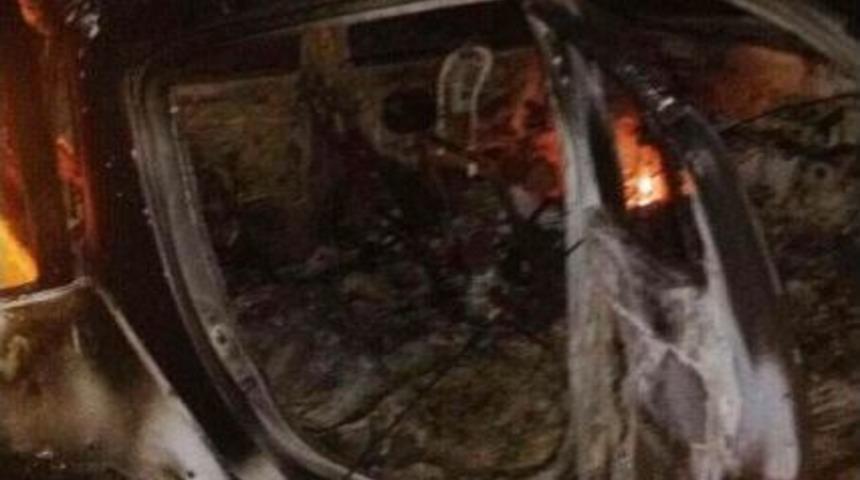 Şırnak&rsquo;ta Yol Kesen Ter&ouml;ristler Kaymakamlığa Ait Aracı Yaktı