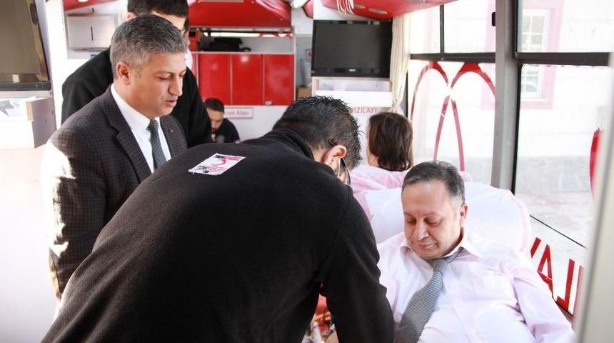 Sağlıkçılar Kan Bağışında Bulundu