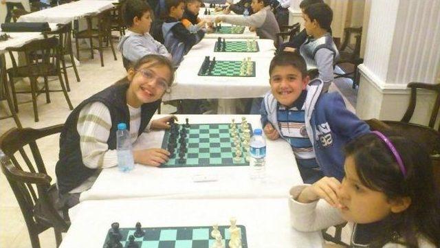 Ayvalık Satran&ccedil; Kul&uuml;b&uuml;nden Yılın İlk Turnuvası 2