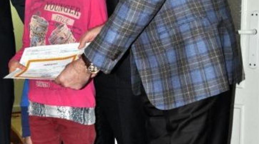 L&ouml;semi Hastası Burcu, Karnesini Evinde Aldı