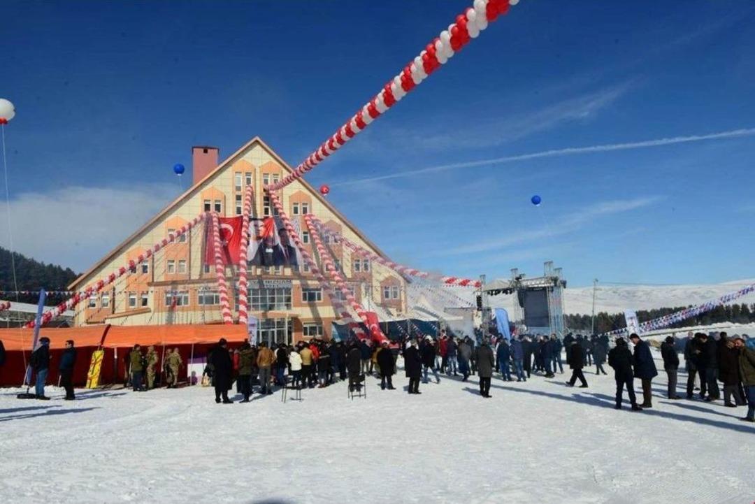 Yalnız&ccedil;am Kayak Merkezi&rsquo;ne Muhteşem A&ccedil;ılış
