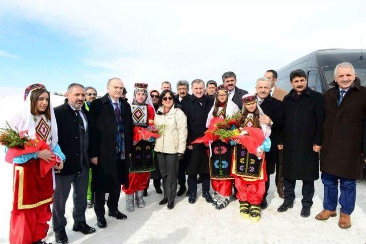 Yalnızçam Kayak Merkezi’ne Muhteşem Açılış G1