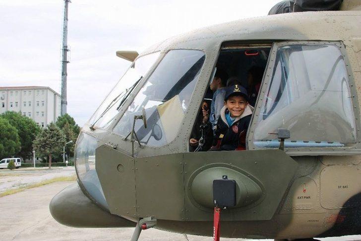 Şehit Ve Köy Çocukları Helikoptere Bindi, Unutulmaz Bir Gün Yaşadı G1