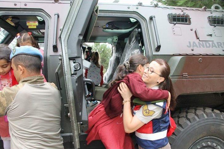 Şehit Ve Köy Çocukları Helikoptere Bindi, Unutulmaz Bir Gün Yaşadı G5