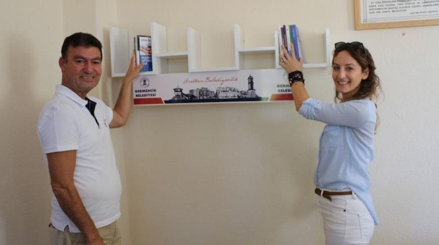 Başkan Akın’dan Öğretmen Odalarına Kitaplık Projesi