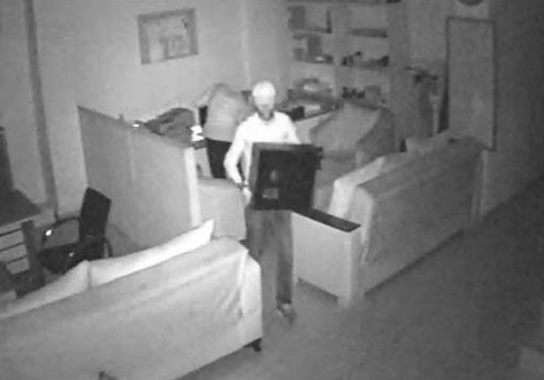 Şaşkın Hırsızlar Kendilerini Tanımayıp Arkadaşlarını Teşhis Etti