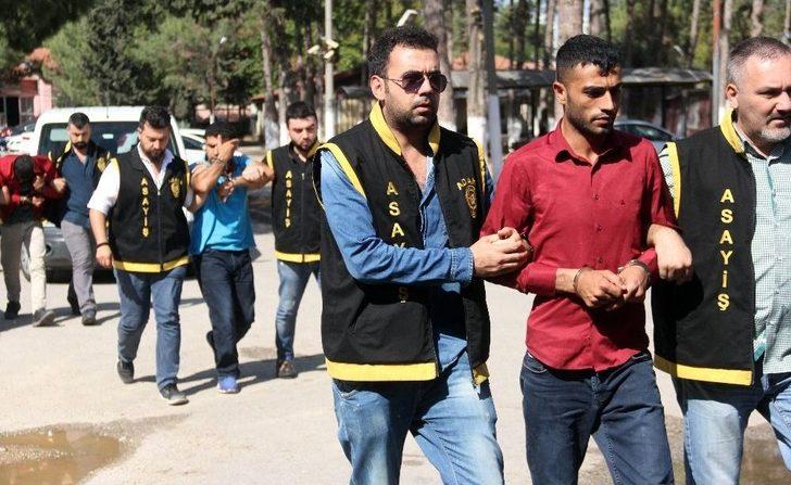 Şaşkın Hırsızlar Kendilerini Tanımayıp Arkadaşlarını Teşhis Etti G4