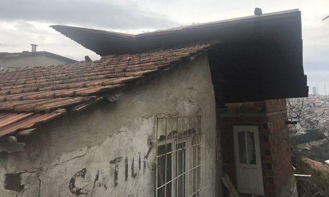 Sarıyer’de Gecekondunun Çatısı Uçtu, Vatandaşlar Belediyeye İsyan Etti