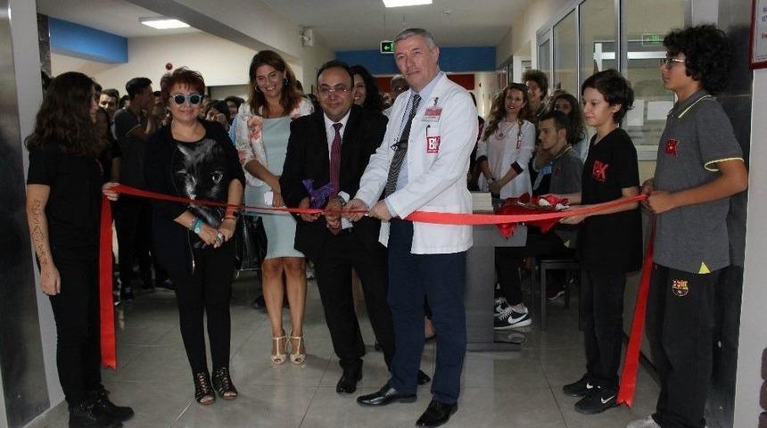 Ünlü Yazar Buket Uzuner, Gençlere Seslendi: Hayal Kurmaktan Kaçınmayın