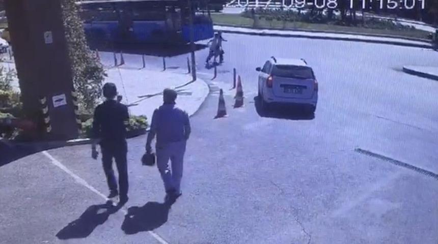 (&ouml;zel Haber) Şişli&rsquo;de &Ccedil;arpan Otob&uuml;s&uuml;n Altında Kalmaktan Kıl Payı B&ouml;yle Kurtuldular