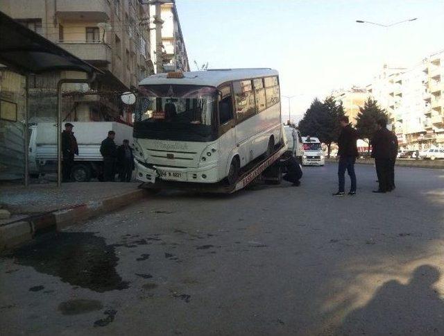 Freni Patlayan Otobüs Durağa Daldı