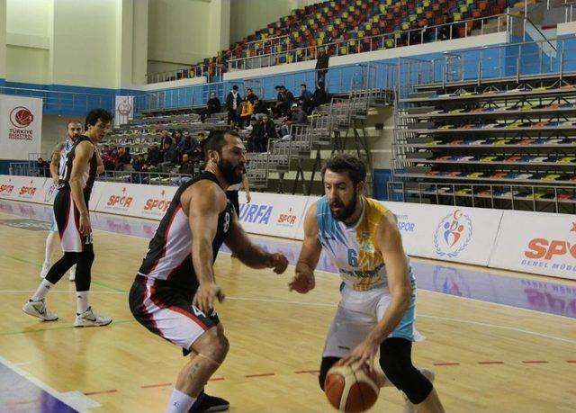 Haliliye Basketbol Takımı, Bilecik’i Farklı Geçti