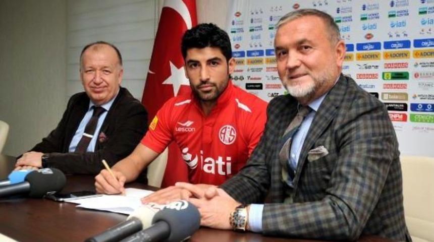 Antalyaspor, Ahmet Aras'la 2.5 Yıllık S&ouml;zleşme Imzaladı
