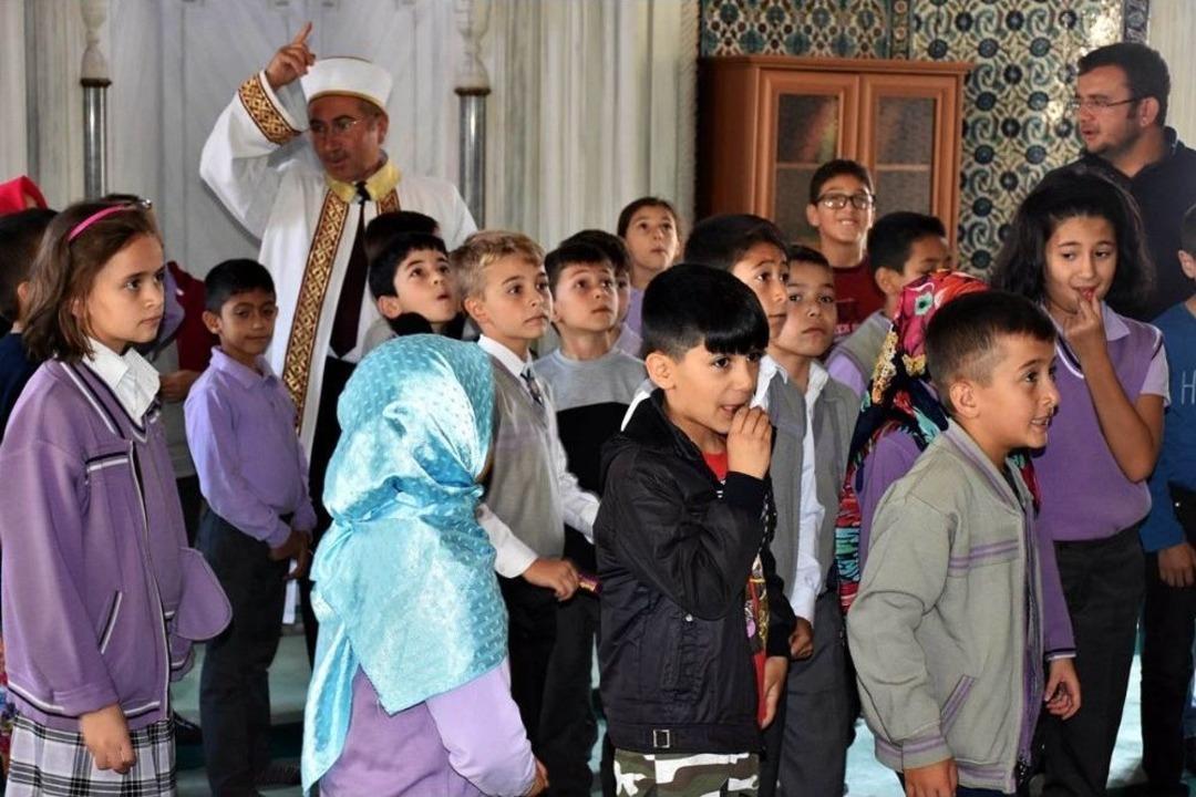 Tosyalı &Ouml;ğrenciler Soruları İle İmamı Terletti