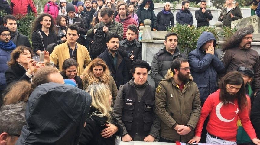 Barış Man&ccedil;o, &Ouml;l&uuml;m&uuml;n&uuml;n 19&rsquo;uncu Yılında Mezarı Başında Anıldı