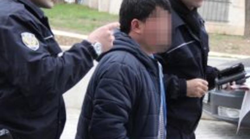 Silahla Yakalanan Gence Adli Kontrol