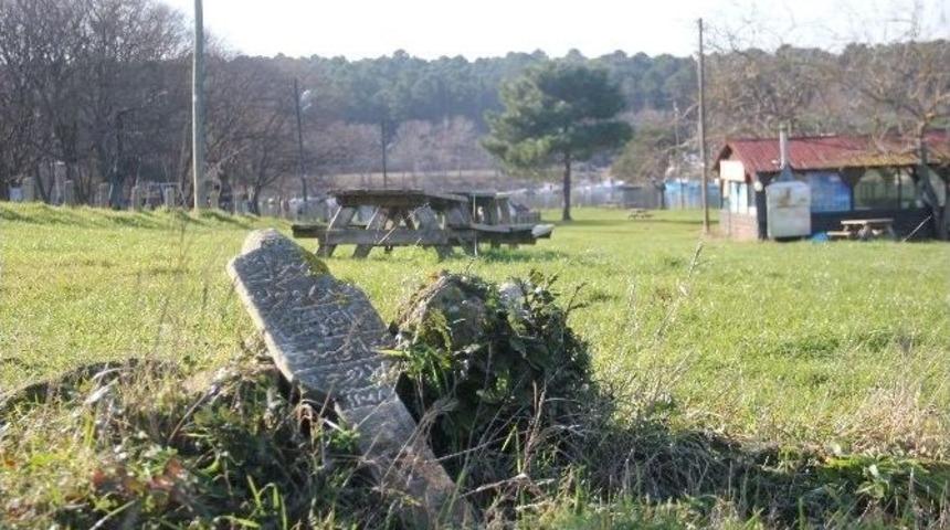 Mezarlık Değil Mesire Alanı