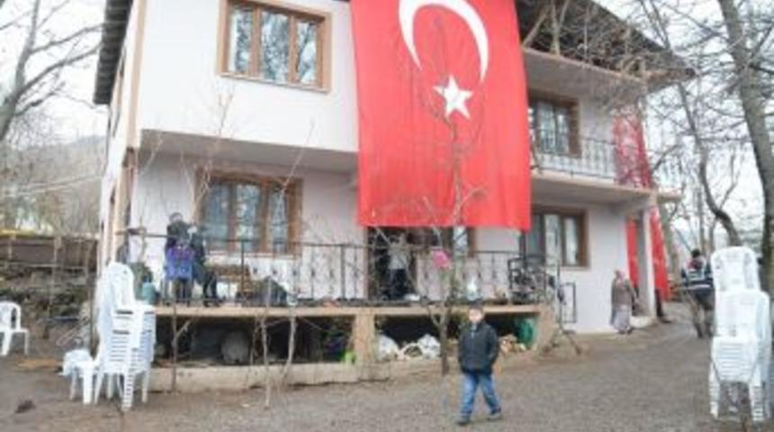 Şehit Evinde Acılı Bekleyiş Sürüyor