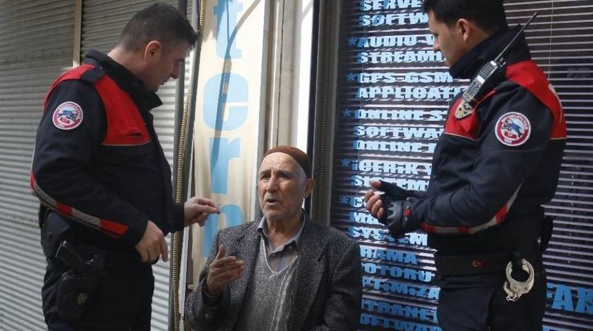 85 Yaşındaki Dedeyi Yardım Bahanesiyle Dolandırdılar