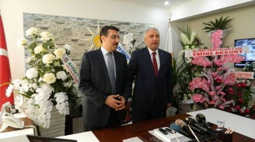 Malatya Ak Parti&rsquo;de Devir Teslim T&ouml;reni Yapıldı